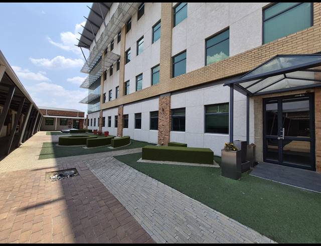 859M² OFFICE TO LET IN SUNNINGHILL
